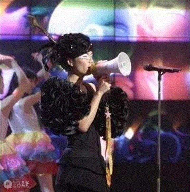 他是「男版王菲」,是反串演员,更是职业玩家,王菲,演员,男版,职业,玩家,吴嘉亮,舞台,舞台剧,导演,思诺