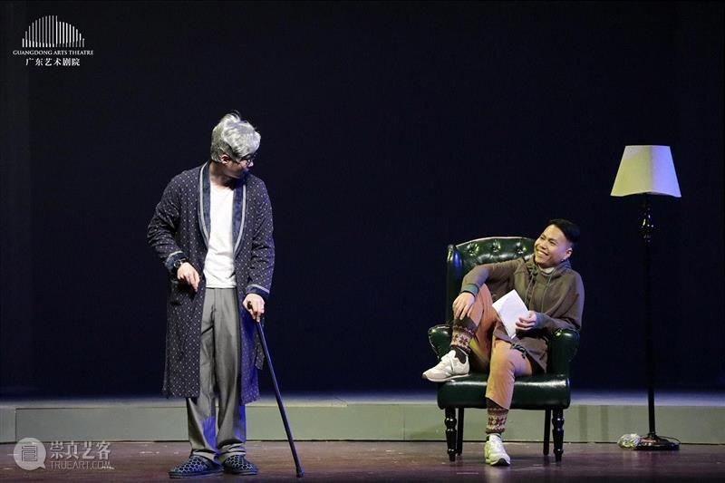 他是「男版王菲」,是反串演员,更是职业玩家,王菲,演员,男版,职业,玩家,吴嘉亮,舞台,舞台剧,导演,思诺