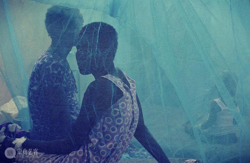 亚历克·冯·巴根，Under the blue skies of Agok #2,在Agok的蓝天下