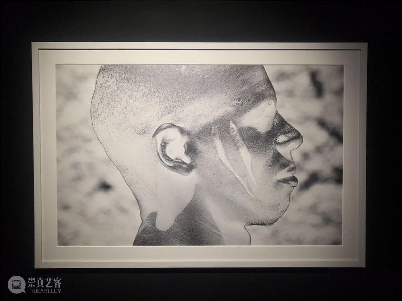 “独白·无界”展览现场 图片：狮语画廊,狮语画廊新展“独白·无界”|人类的“苦痛”依然存在,顾铮,狮语画廊,亚历克·冯·巴根,MSF,无国界医生组织