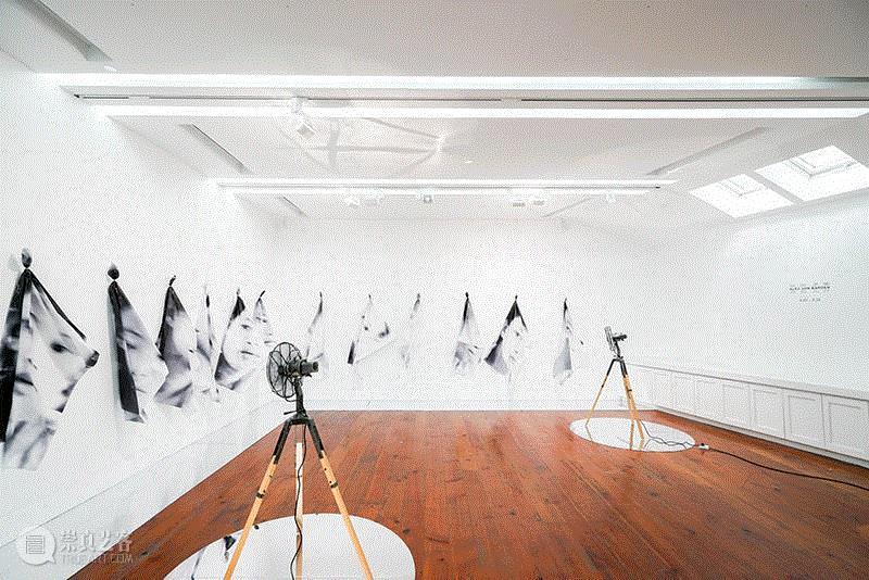 “独白·无界”展览现场，图片：狮语画廊,狮语画廊新展“独白·无界”|人类的“苦痛”依然存在,顾铮,狮语画廊,亚历克·冯·巴根,MSF,无国界医生组织