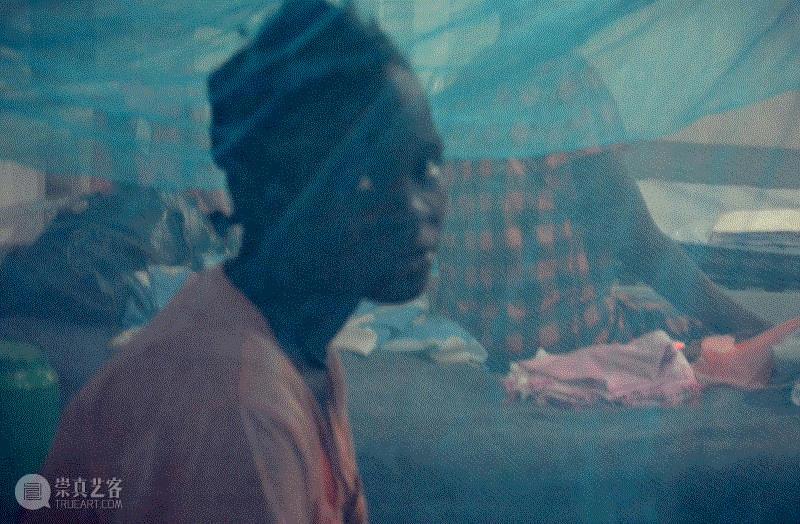 亚历克·冯·巴根，Under the blue skies of Agok #3,在Agok的蓝天下