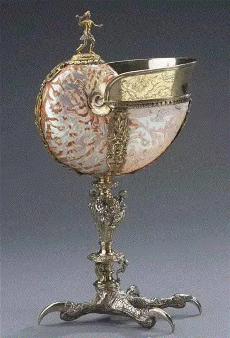 猎人和鹰脚爪底座的鹦鹉螺杯，大约在1580－1610，德国。,器物丨鹦鹉螺杯，欧洲皇室的奢华器皿！,鹦鹉螺杯,器物,皇室,器皿,鹦鹉螺,鹦鹉杯,贝壳,荷兰,空腔,里面