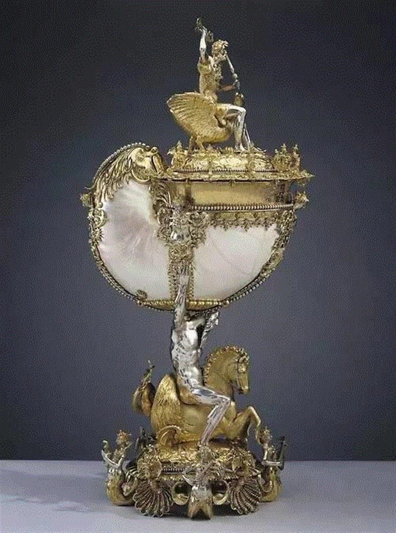 鹦鹉螺杯制造者：尼古劳斯·施密特（1550－1609），制造日期：1600年。,器物丨鹦鹉螺杯，欧洲皇室的奢华器皿！,鹦鹉螺杯,器物,皇室,器皿,鹦鹉螺,鹦鹉杯,贝壳,荷兰,空腔,里面