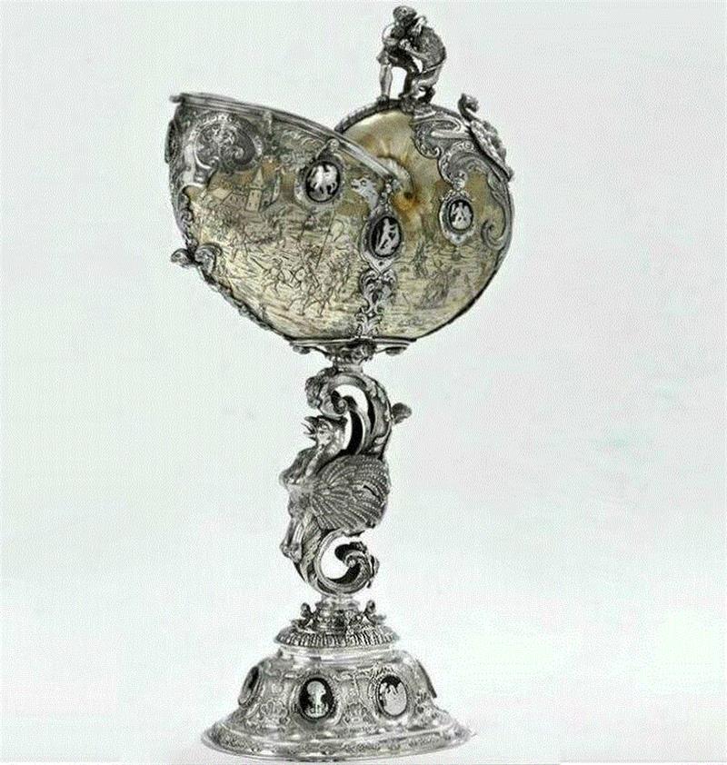 德国银镶底座鹦鹉螺杯，大约19世纪。,器物丨鹦鹉螺杯，欧洲皇室的奢华器皿！,鹦鹉螺杯,器物,皇室,器皿,鹦鹉螺,鹦鹉杯,贝壳,荷兰,空腔,里面
