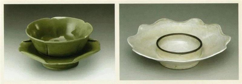 ▲左为唐 越窑花口茶碗、荷叶形茶托  宁波唐码头遗址出土,在《调琴啜茗图》里找找喝茶的正确姿势,调琴啜茗图,姿势,盏托,茶盏,托盘,侍女,博物馆,古人,周舫,茶汤