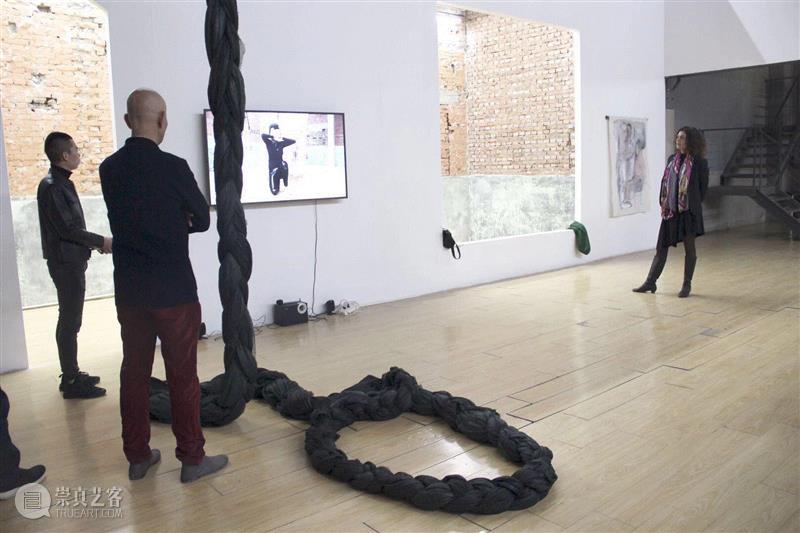 开幕式现场,关于夏娃的一切|爱娃·施瓦布个展于北京在3画廊开幕,夏娃,爱娃·施瓦布,Schwab,新表现主义,策展人,绘画,施瓦布,吕佩尔兹,奇遇,开幕式