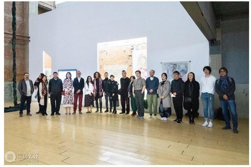 在3画廊艺术总监棉布、艺米负责人季小枫、艺术家Eva Schwab、学术支持柴中建与各位藏