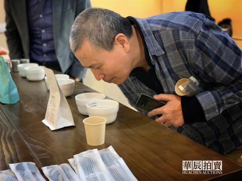 华辰拍卖新场景,咖啡品尝拍卖会第一场成功举办,拍卖会,华辰,公益,云南,产区,咖啡豆,本土,祖榕,女士,哥伦比亚