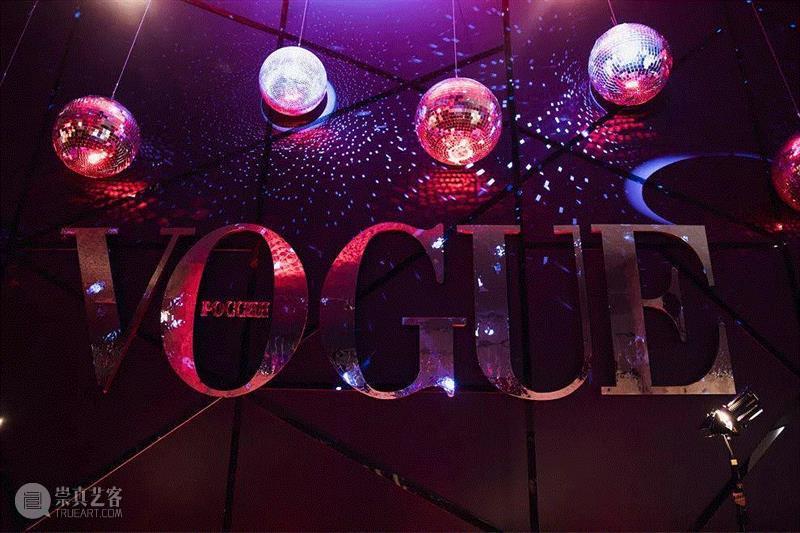 俄罗斯Vogue20周年晚宴，超酷空间视觉装置,装置,俄罗斯,Vogue,本文,古奇文创,原作者,嘉宾们,灯光,视频,Sveta