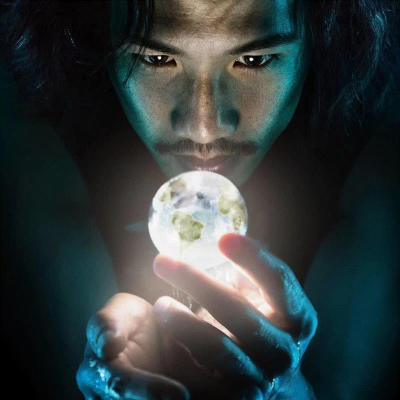 摄影丨这个鬼才摄影师，用垃圾拍出璀璨星河