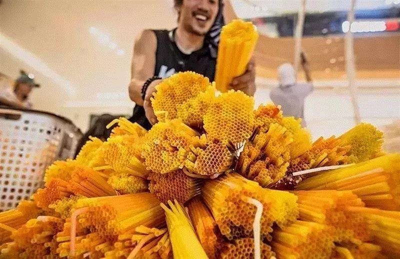 摄影丨这个鬼才摄影师，用垃圾拍出璀璨星河