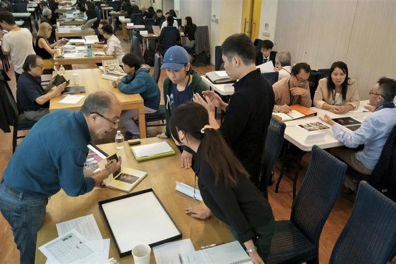 特别邀请来自法国、中国大陆、日本、韩国、台湾、香港、新加坡等地的评论家、学者、策展人、摄影家、研究者