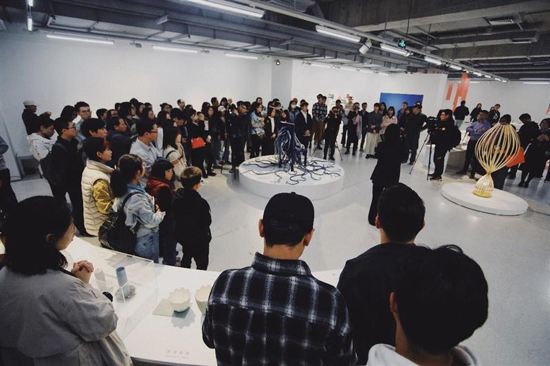 【时代·现场】玩！设计 - 国际新锐设计师展，定义好设计,设计师展,设计师,家具,陶瓷,纺织品,材料,首饰,海绵,北京时代美术馆,伦敦