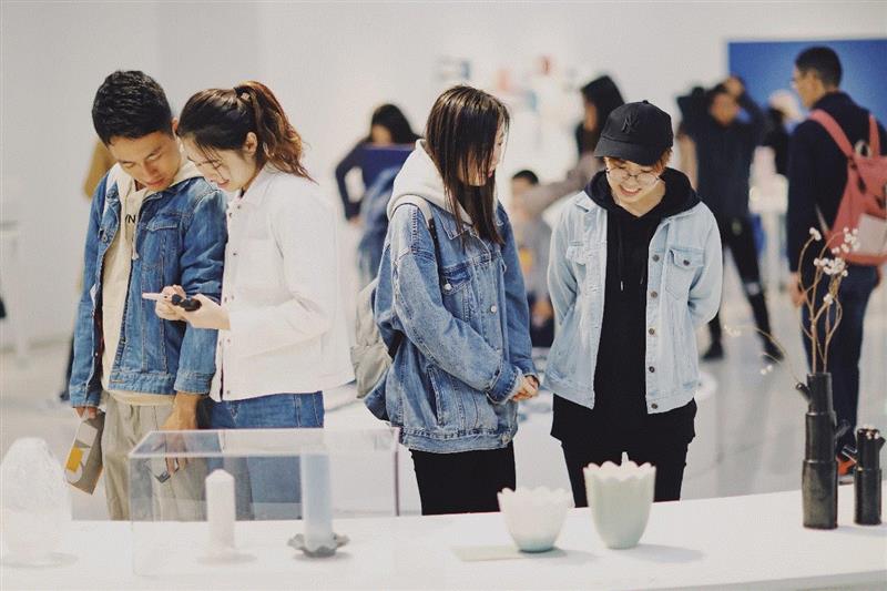 【时代·现场】玩！设计 - 国际新锐设计师展，定义好设计,设计师展,设计师,家具,陶瓷,纺织品,材料,首饰,海绵,北京时代美术馆,伦敦