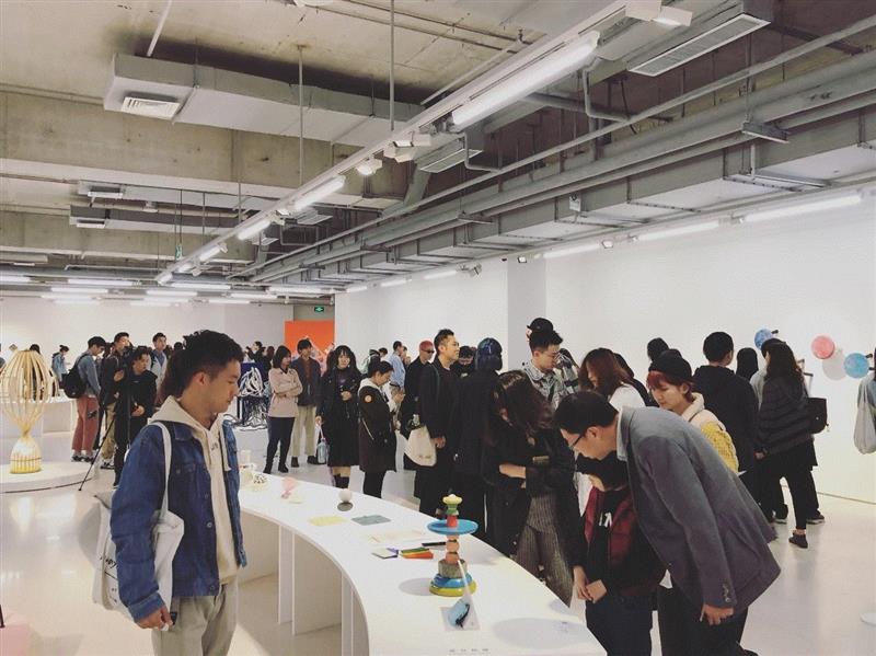 开幕现场,【时代·现场】玩！设计 - 国际新锐设计师展，定义好设计,设计师展,设计师,家具,陶瓷,纺织品,材料,首饰,海绵,北京时代美术馆,伦敦