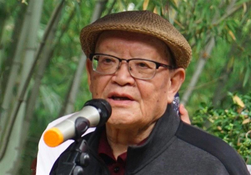 戴明贤在开幕式上发言,黔芹之献——西泠印社贵州社员戴明贤捐赠作品展在孤山举办,戴明贤,西泠印社,社员,黔芹,孤山,书法,开幕式,龚志南,儿童,木偶