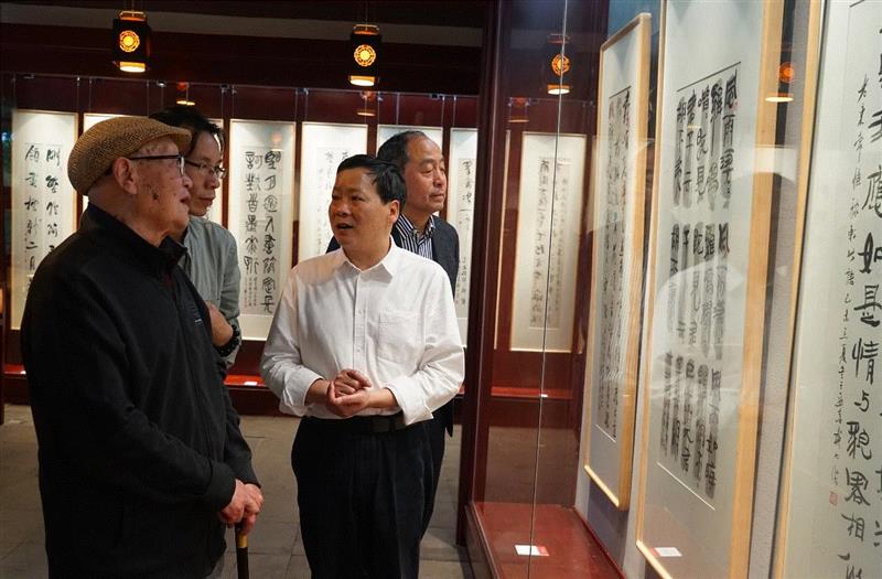 黔芹之献——西泠印社贵州社员戴明贤捐赠作品展在孤山举办,戴明贤,西泠印社,社员,黔芹,孤山,书法,开幕式,龚志南,儿童,木偶