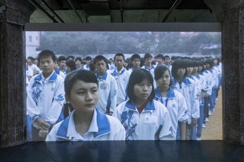 【正在展出】黄然、胡向前参加OCAT上海馆群展“重蹈现实——来自王兵的影像收藏”,王兵,胡向前,OCAT,黄然,上海馆,影像,展场,土尾,秘密任务,古装片