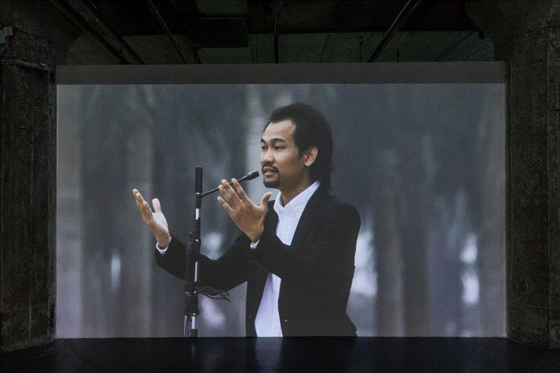 “重蹈现实”展场图，OCAT上海馆,【正在展出】黄然、胡向前参加OCAT上海馆群展“重蹈现实——来自王兵的影像收藏”,王兵,胡向前,OCAT,黄然,上海馆,影像,展场,土尾,秘密任务,古装片