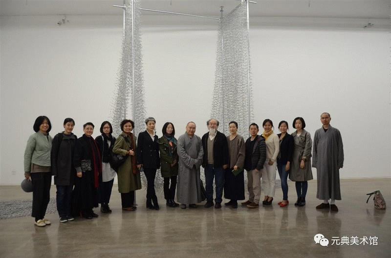 嘉宾合影（左起：文真、南开大学杨近水博士、李建东、高砚萍、王筱芸、谷燕、秦玉芬、隆藏法师、靳希平教授