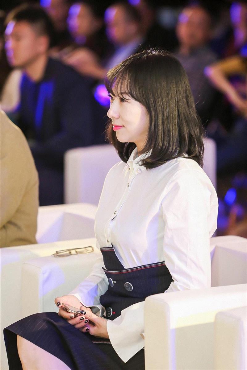 松美术馆获2019第四届艺术市场价值榜“年度影响力艺术机构”,松美术馆,艺势,美术馆,王端,峰会,负责人,盛典,女士,圆桌,重磅