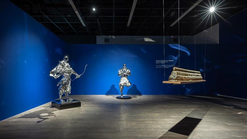 展览现场,在“变”中追寻真理——对话《末世天启》策展人王焜生,策展人,末世天启,王焜生,雕塑,颜色,议题,艺术品,信仰,科技,展场