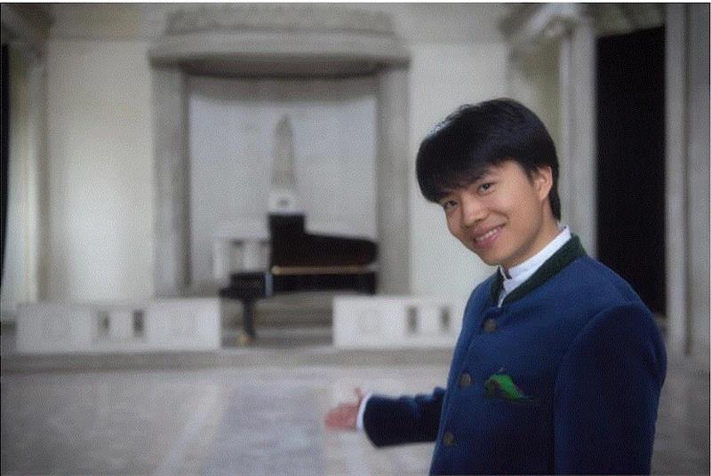 周善祥在他的教堂里,尽管热烈，尽管恬静——周善祥的“音乐考古”,周善祥,音乐考古,音乐,布伦德尔,钢琴家,作曲家,数学,纪录片,天才,音乐会