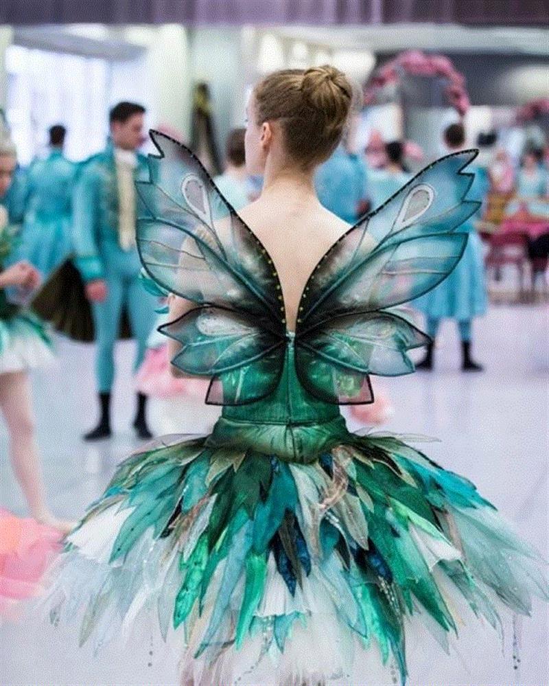 服饰丨比梦还美的芭蕾舞裙，美过花团锦簇的春天！,芭蕾舞裙,服饰,美的,上方,右上,小编,朋友圈,花团锦簇,心情,舞台