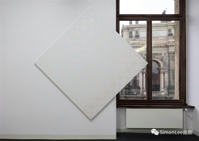 艺术家Heimo Zobernig在阿尔伯提努（Albertinum）展示自己的新作,阿尔伯提努(Albertinum)现场 | 奧地利艺术家Heimo Zobernig对蒙德里安的诠释,Albertinum,阿尔伯提努,Zobernig,奧地利,蒙德里安,Lee,Piet,房间,com,艺术馆