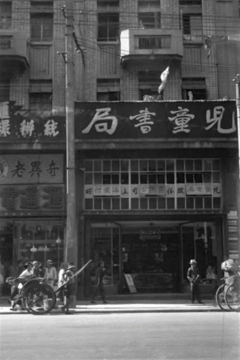 【儿童书店】汉代的书店叫书肆。此后，曾经有书铺、书堂、书棚、书屋等名称；宋之后曾经统称为书坊。清朝时