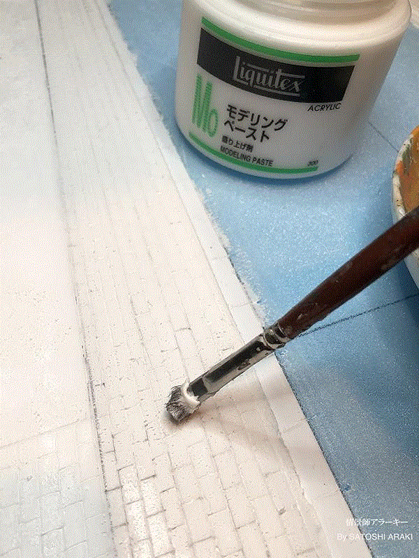 用一张垃圾站照片扬名，他能将任何东西放到手上···,海外,日本,战争,模型,手指,背后,大神,手上,平时,荒木智