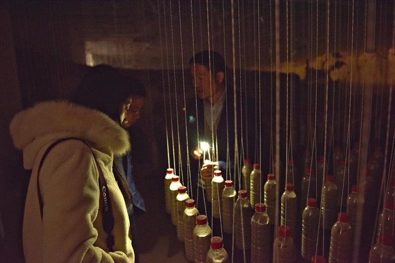 刘海港个展“绝对控制Ⅱ”在北京罗马湖无寻美术馆开幕 | 亚洲艺术,刘海港,亚洲,北京罗马湖,美术馆,绝对控制,雕塑,易英,矿泉水,瓶子,镜子