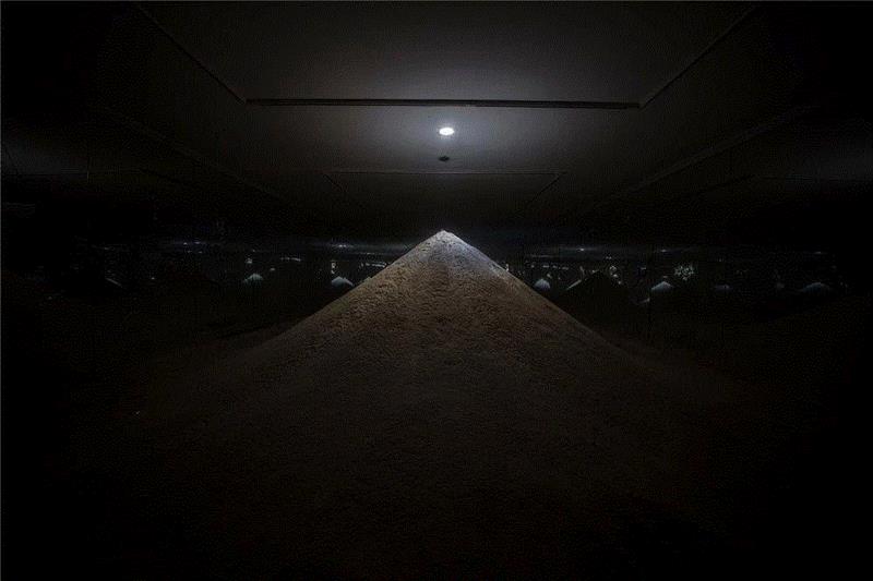 刘海港个展“绝对控制Ⅱ”在北京罗马湖无寻美术馆开幕 | 亚洲艺术,刘海港,亚洲,北京罗马湖,美术馆,绝对控制,雕塑,易英,矿泉水,瓶子,镜子