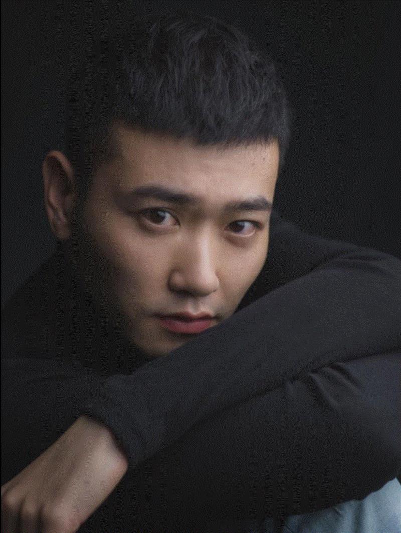 郭晓东领衔主演《钢的琴》| 一群小人物对时代的告别,钢的琴,郭晓东,领衔主演,小人物,剧照,话剧,人物,舞台,编剧,喻荣军