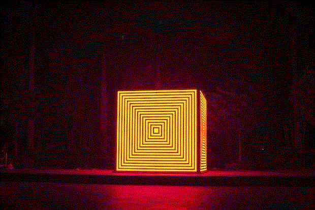 装置丨炫动光立方，黑夜中的魔力盒,装置,炫动光立方,黑夜,魔力盒,灯光,System,立方体,视频,上方,右上