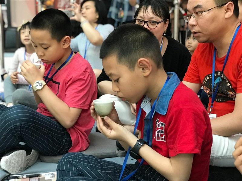 第三届中国设计大展及公共艺术专题展以“亲子茶会”收官,亲子,茶会,家具,设计师,孩子们,茶室,工作坊,小朋友,乌金石,小朋友们