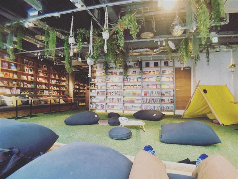 在日本，有种酒店叫书店,书店,日本,漫画,旅馆,东京,房间,茑屋书店,日元,旅客,书籍