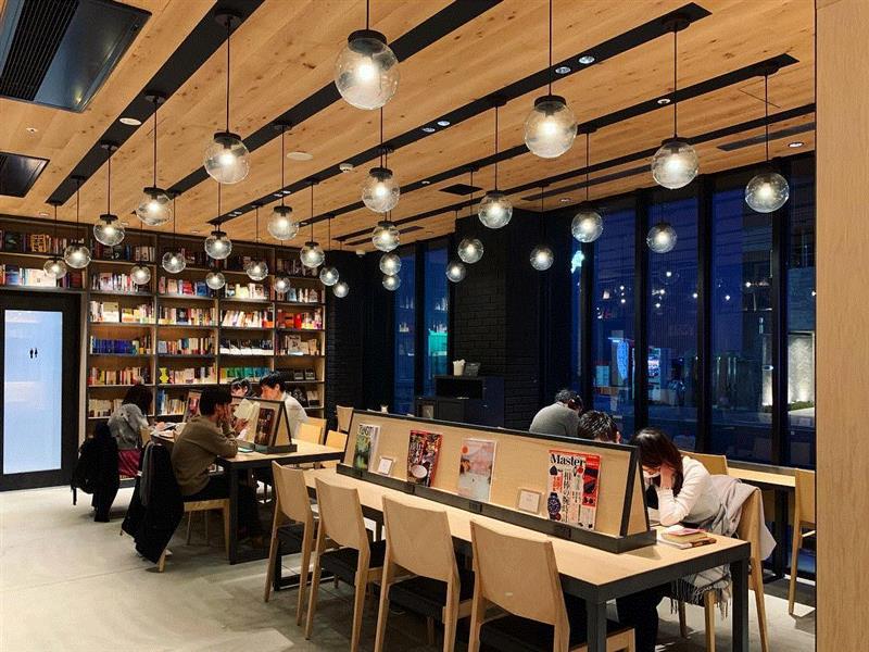 在日本，有种酒店叫书店,书店,日本,漫画,旅馆,东京,房间,茑屋书店,日元,旅客,书籍