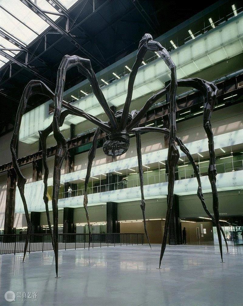 《母亲》 1999年钢，大理石927.1×891.5×1023.6厘米泰特美术馆收藏，艺术家2008