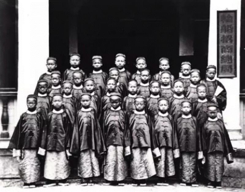 第一批留美幼童在上海轮船招商局合影,中国第一批留学生有多优秀?看这部豆瓣9.4的良心片就知道了,留学生,豆瓣,良心片,幼童,留美幼童,容闳,大清,孩子们,詹天佑,广东