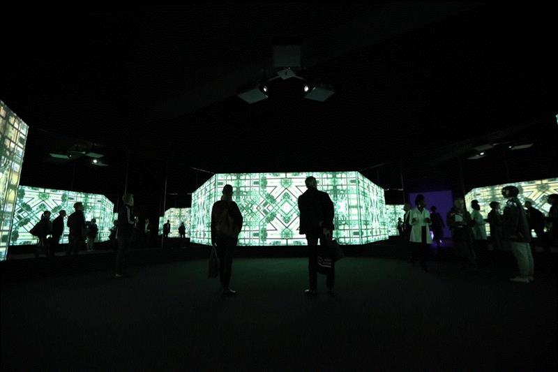 开幕现场，《新纪元》,|| 展 || 道格·阿提肯 | 开幕回顾,道格,阿提肯,林冠艺术基金会,新纪元,坛坛,林冠,严思,阿提肯林冠艺术基金会,大陆,访客