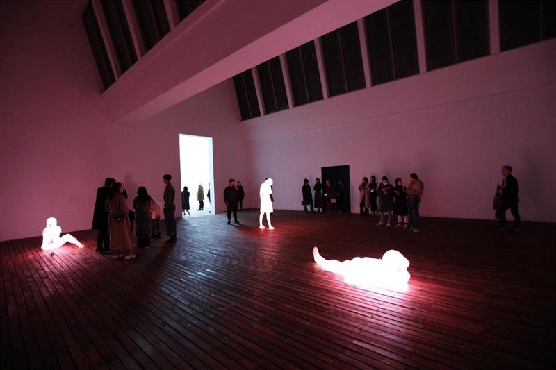 Opening view, 3 Mordern Figures (don