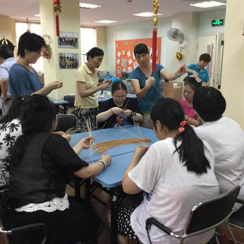 是什么吸引上海市市委常委、宣传部长周慧琳一行来到M50？,周慧琳,上海市市委,常委,一行,竹丝,企业,陶瓷,工艺,朱炳仁,佛肚轩