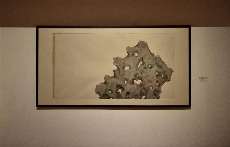 艺术家推介 | 彭薇：寻求过去与当下的平衡,彭薇,水墨,绘画,古代,此处,宣纸,古人,双年展,遗石,我馆
