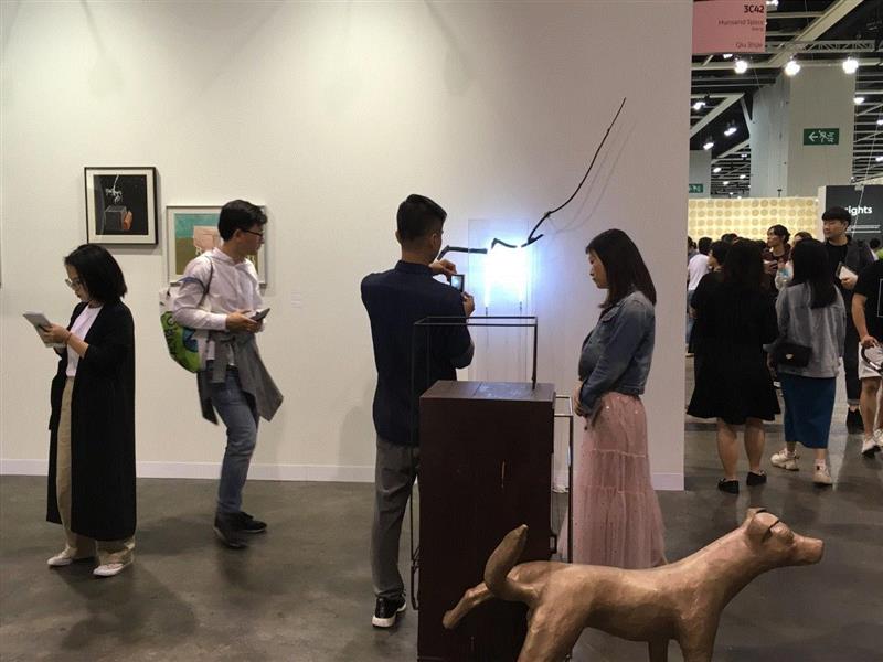 【现场】香港巴塞尔艺术展 I 拾萬空间展位 3C42,展位,香港巴塞尔艺术展,仇世杰,SHIJIE,798艺术区,Sat,Dimensions,不锈钢,涂料,北京市朝阳区