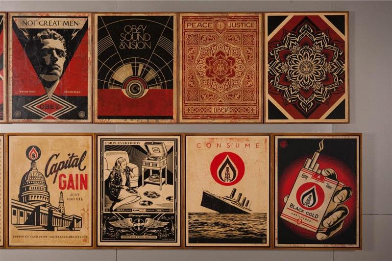 Shepard Fairey的作品在MoCA展出,街头巨人——Shepard Fairey,Fairey,巨人,贴纸,OBEY,Shepard,MoCA,滑板,报纸,奥巴马,政治