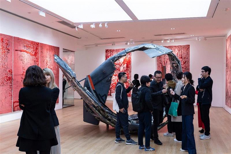 现场盛况 | 2019 香港巴塞尔艺术展 | 阿岱尔·阿贝德赛梅《解锁》,香港巴塞尔艺术展,盛况,阿岱尔·阿贝德赛梅,解锁,赵赵,香港,阿贝德赛梅,直升机,艺术展,材料