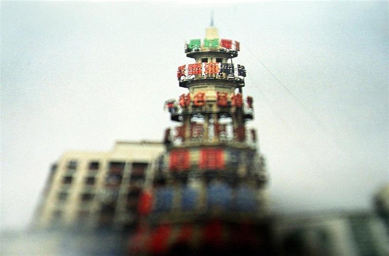 画廊 | 朱锋 找寻记忆中的都市印象,记忆,朱锋,都市印象,镜子,景象,建筑,零度,相机,画册,高楼