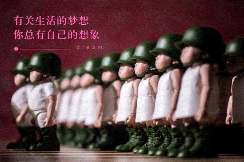 【时代·艺术商店】再傻也要做完自己的梦,艺术商店,王艺,五棵松桥,地铁,玩偶,博士,北京时代美术馆艺术品商店,衍生品,东北角,广场